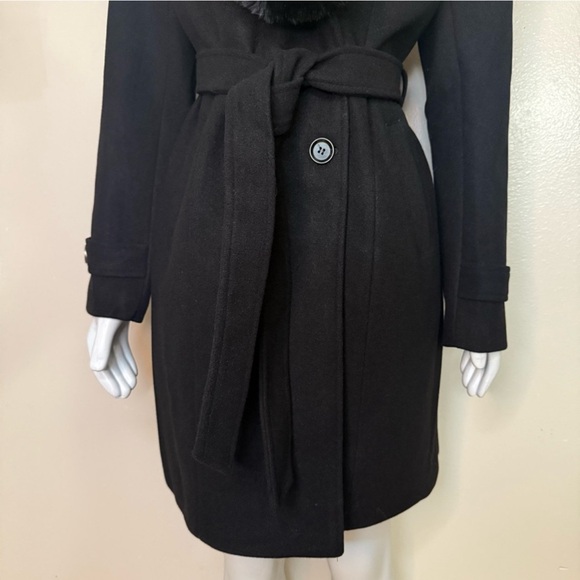 Black removable faux fur on collar belted pea coat - Picture 3 of 12